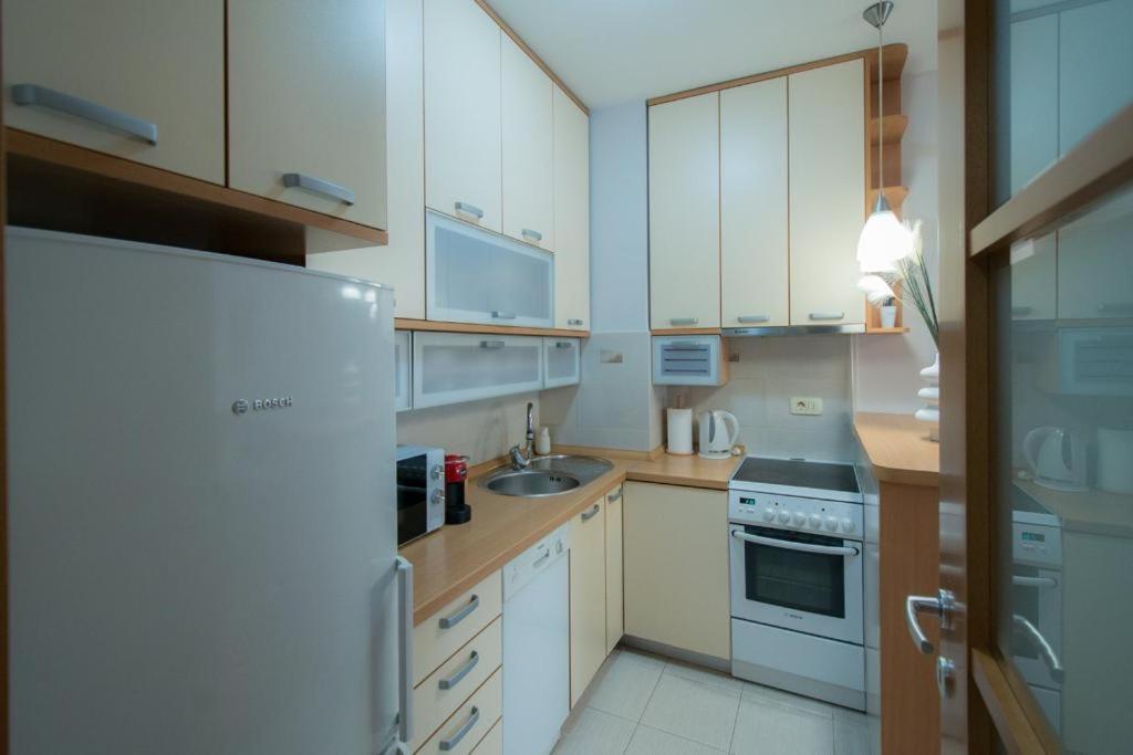 City Nest Apartment พอดโกริกา ภายนอก รูปภาพ
