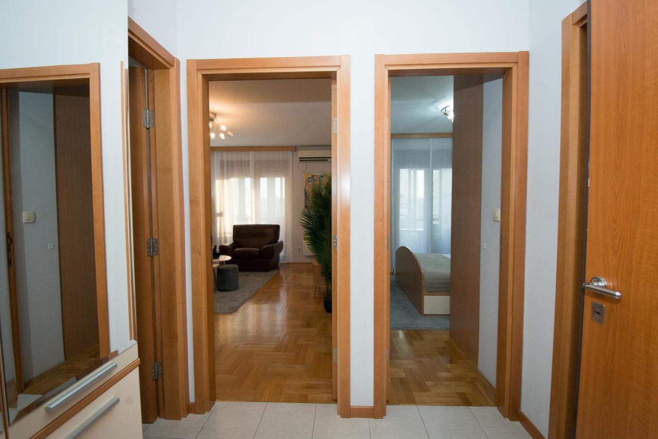City Nest Apartment พอดโกริกา ภายนอก รูปภาพ