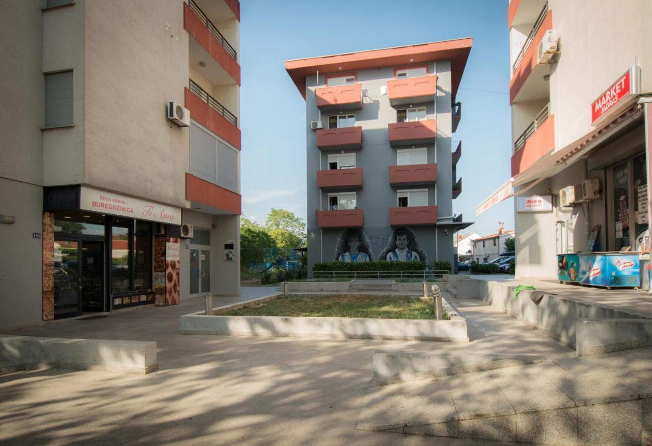 City Nest Apartment พอดโกริกา ภายนอก รูปภาพ