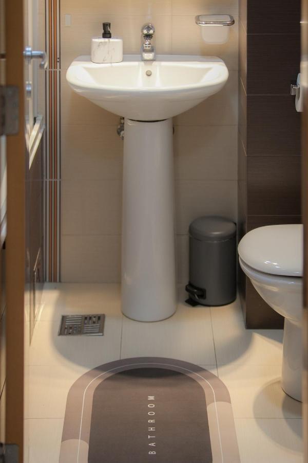 City Nest Apartment พอดโกริกา ภายนอก รูปภาพ