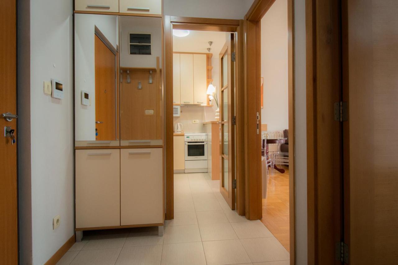 City Nest Apartment พอดโกริกา ภายนอก รูปภาพ